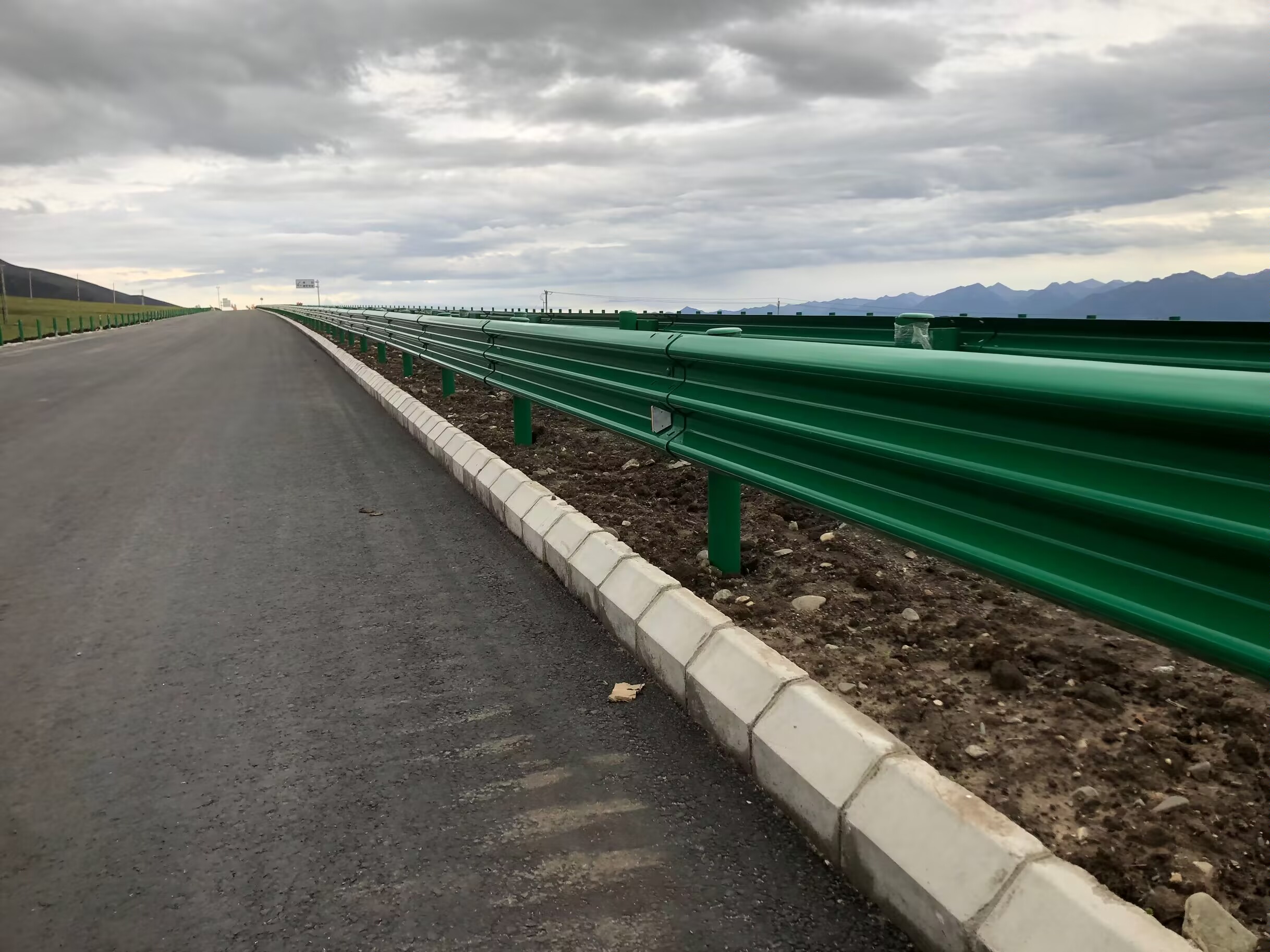 新龙县乡村公路波形护栏防撞波形护栏 - 推荐